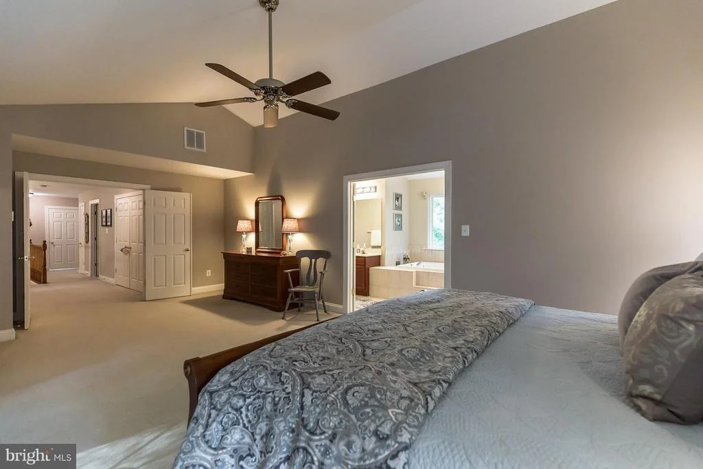 Photo of 325 SPLIT OAK LANE