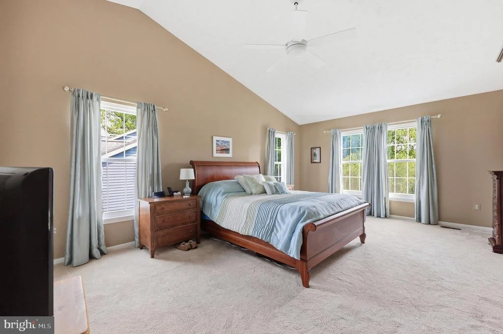 Photo of 6913 SOVEREIGN PLACE