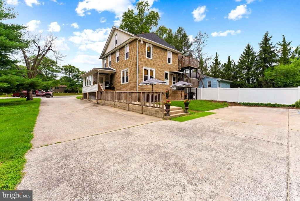 Photo of 1124 MANTUA PIKE