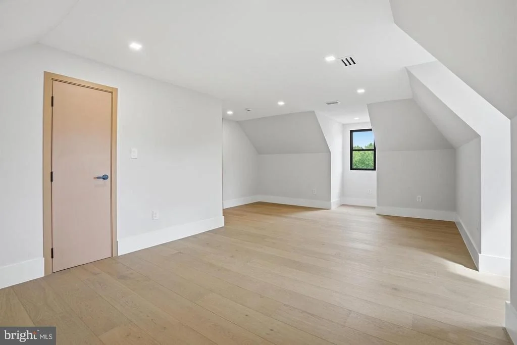 Photo of 1124 SAVILE LANE