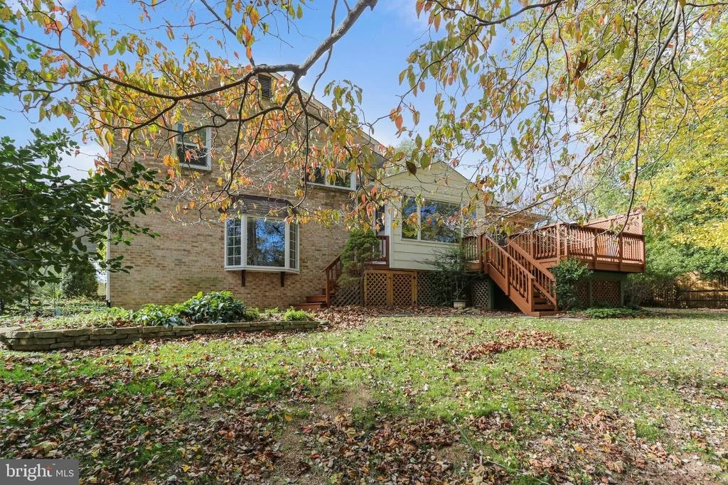 Photo of 19005 PLUMMER DRIVE