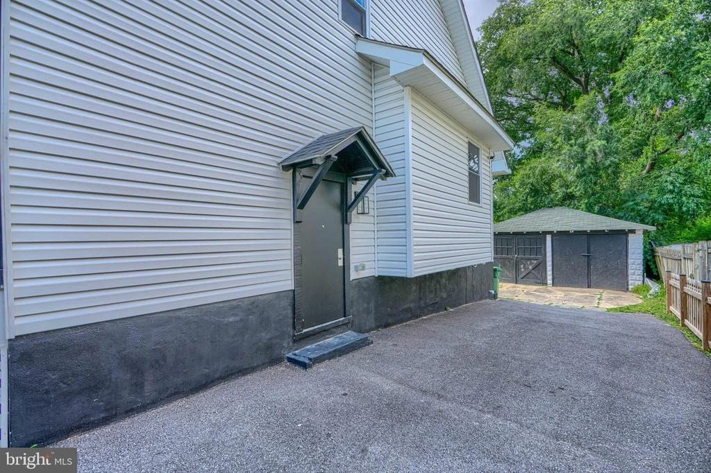 Photo of 4212 POWELL AVENUE