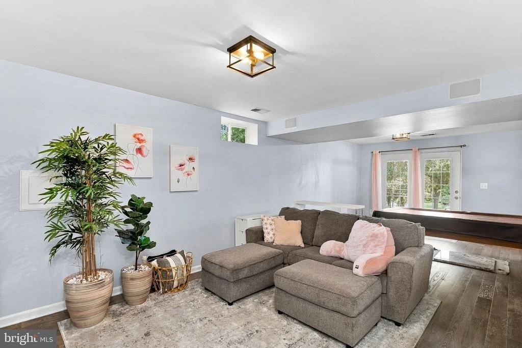 Photo of 945 DEVONSHIRE CIRCLE