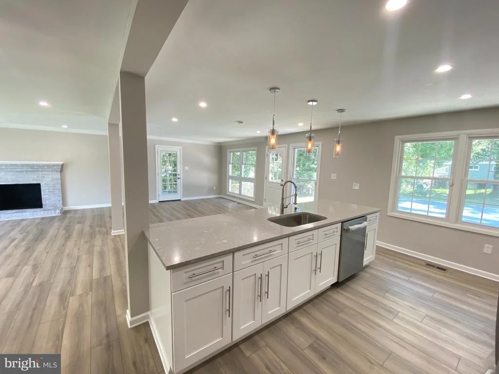 Photo of 6002 MIDDLETON LANE