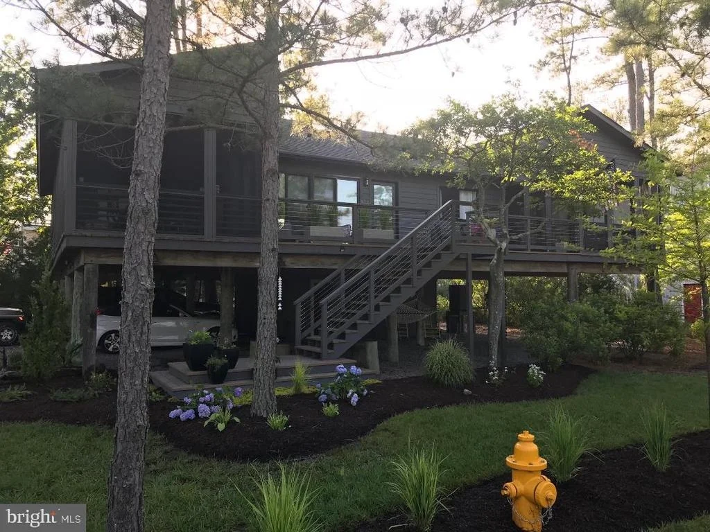 Photo of 927 PINE TREE LANE