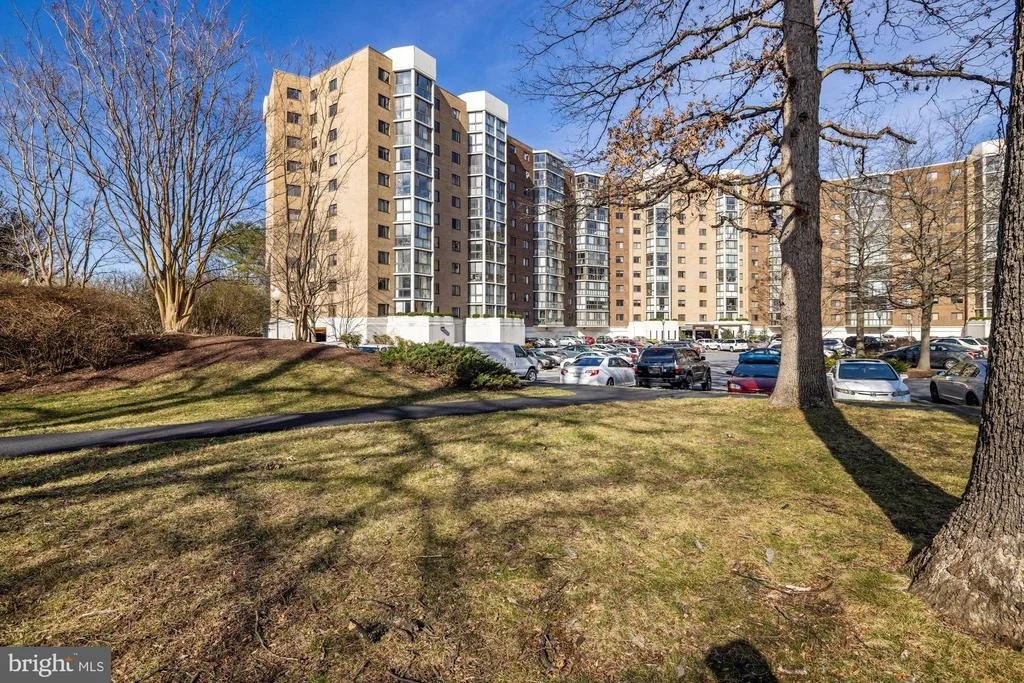 Photo of Unit 3211 at 15115 INTERLACHEN DRIVE