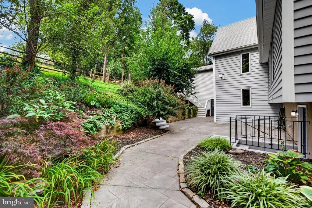 Photo of 100 HILLSIDE ROAD
