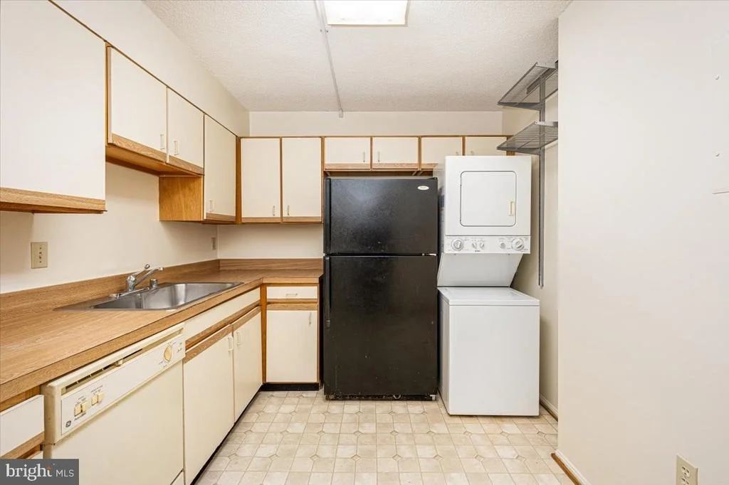 Photo of Unit 1807 at 15101 INTERLACHEN DRIVE