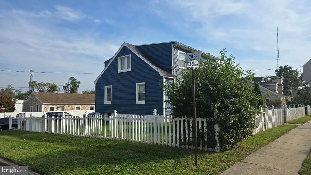 Photo of 140 ROBBINS AVENUE