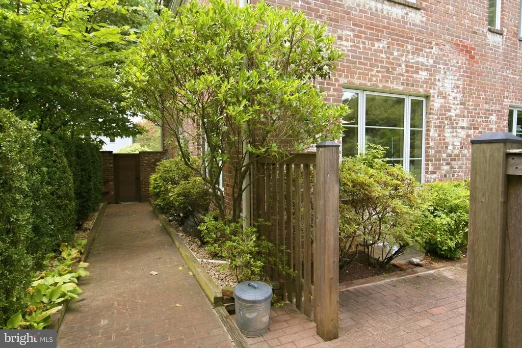 Photo of 432 ARGYLE DRIVE