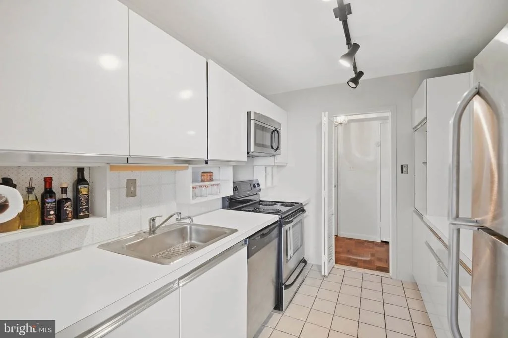 Photo of Unit 1705 at 9701 FIELDS ROAD