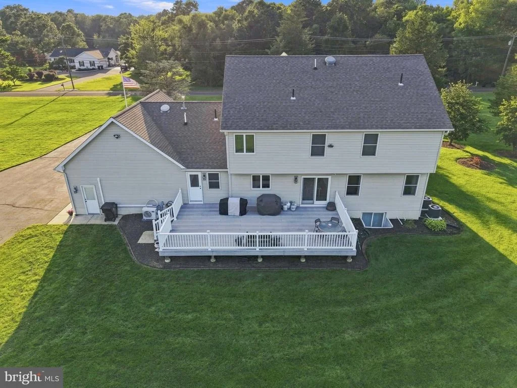 Photo of 646 ALBERTSON ROAD