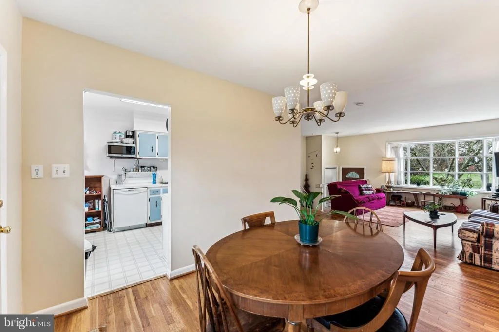 Photo of 921 LOXFORD TERRACE