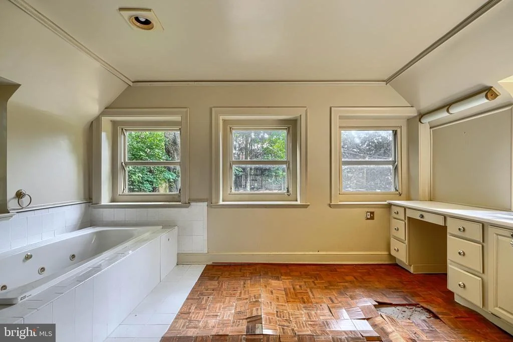 Photo of 15 W COLD SPRING LANE