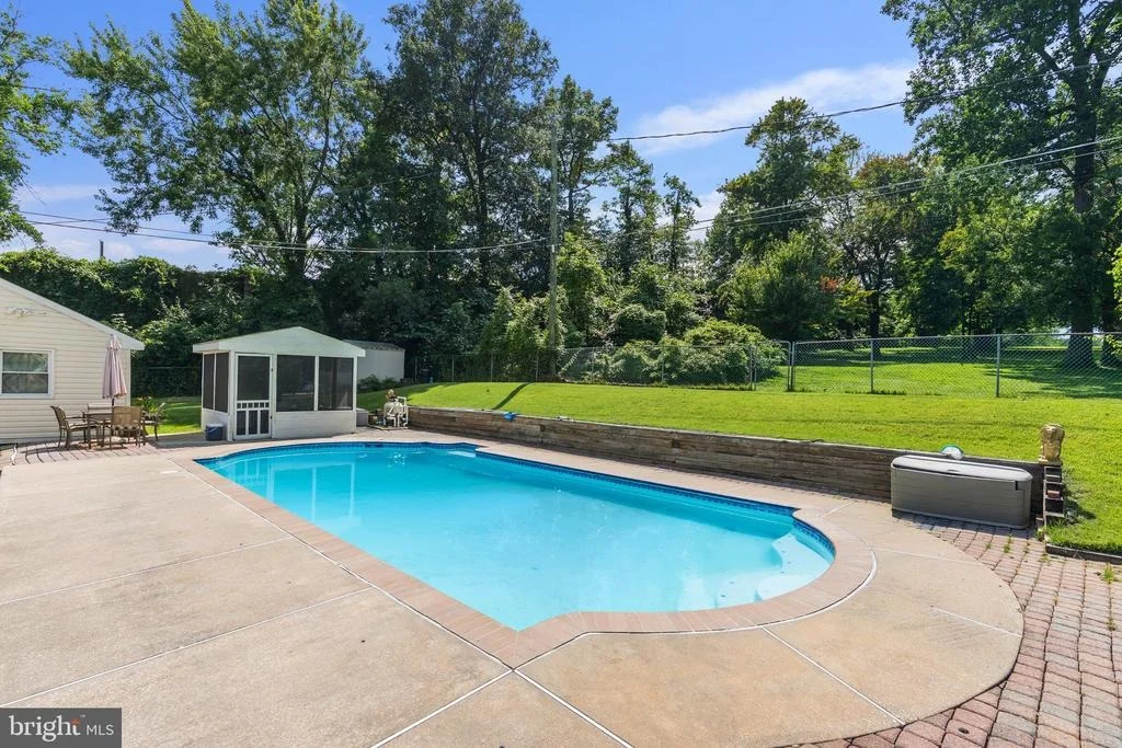 Photo of 5608 HUNTSMOOR ROAD