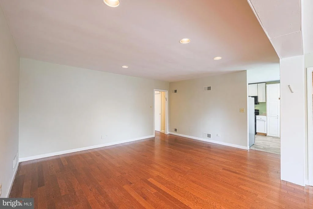 Photo of 6206 WINNER AVENUE