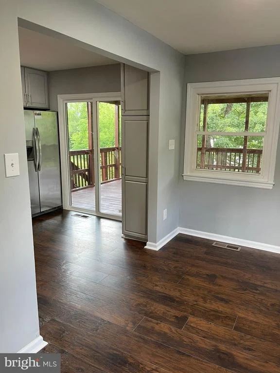 Photo of 610 W NETTLE TREE ROAD