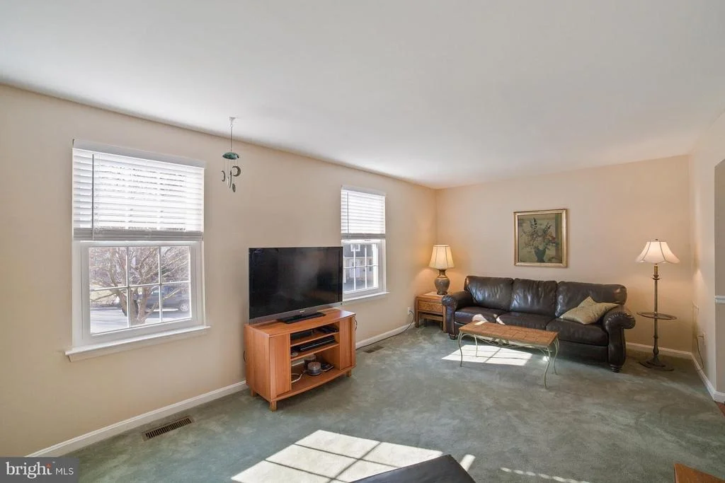 Photo of 8917 ROUNDLEAF WAY