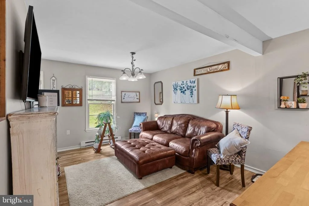 Photo of 1304 NAUGAHYDE ROAD