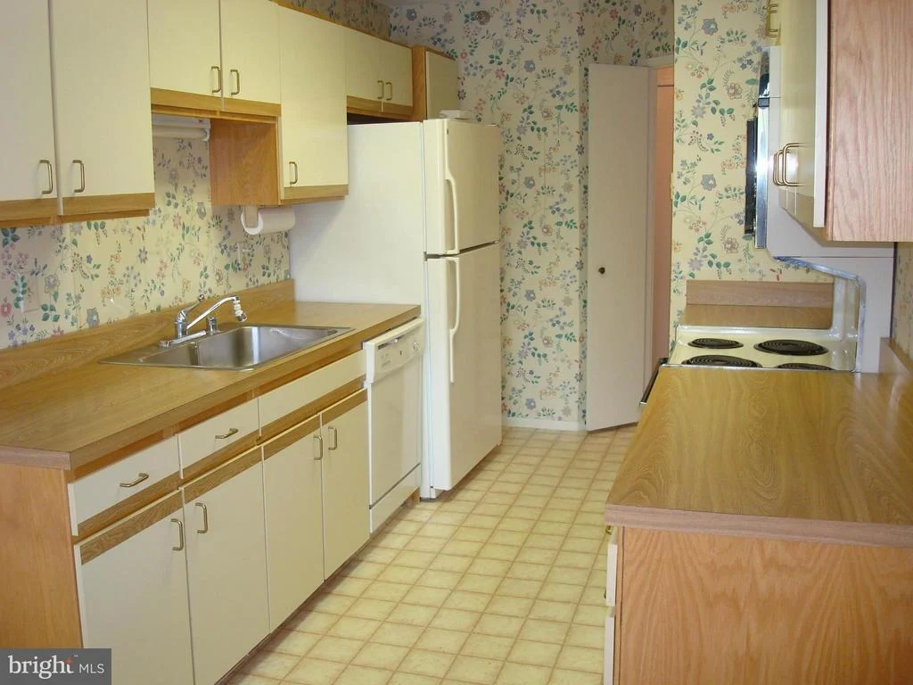 Photo of Unit 3407 at 15115 INTERLACHEN DRIVE