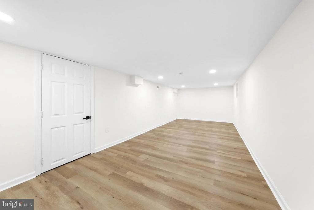 Photo of 865 N READ AVENUE
