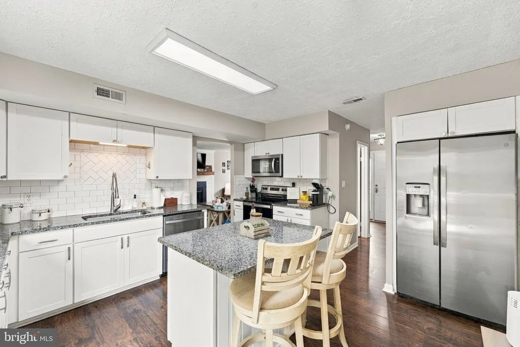 Photo of 1421 N THOMAS WAY