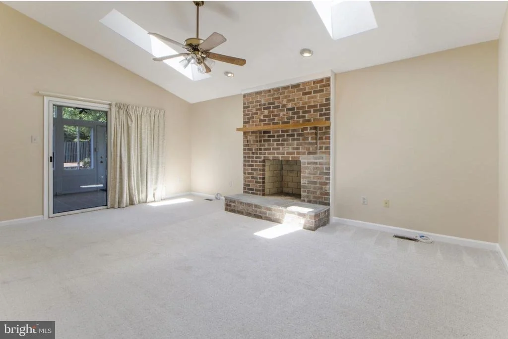 Photo of 1933 AUTUMN RIDGE CIRCLE