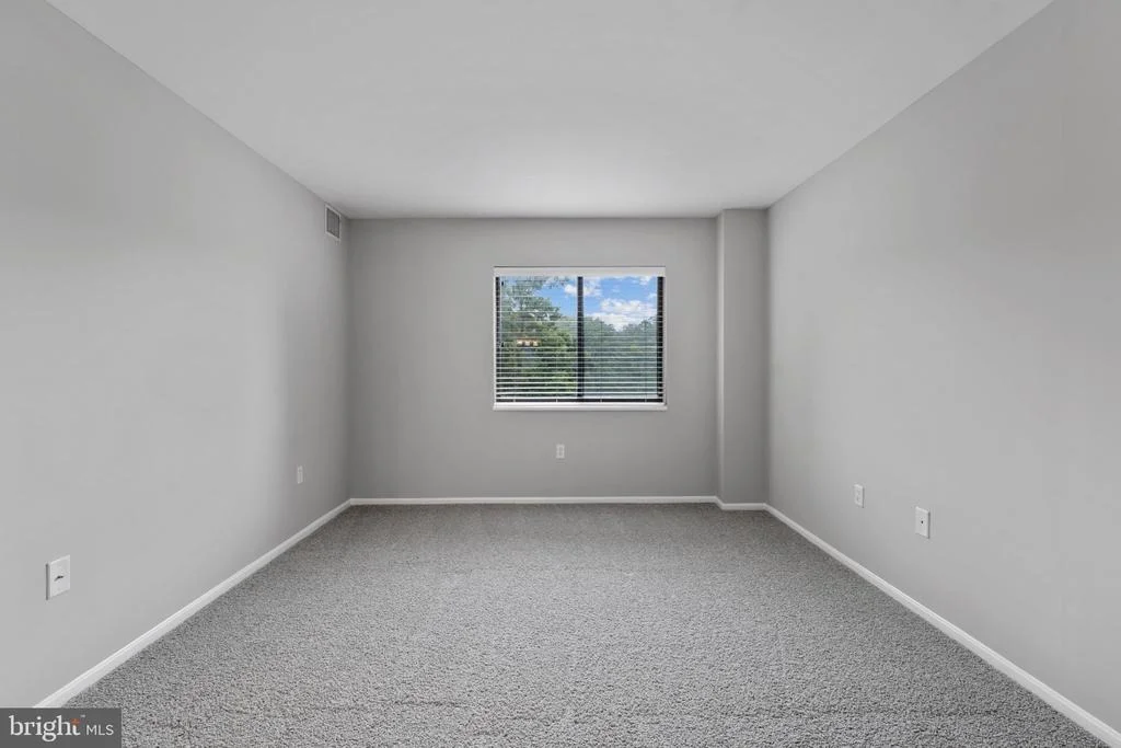Photo of Unit 1401 at 15101 INTERLACHEN DRIVE