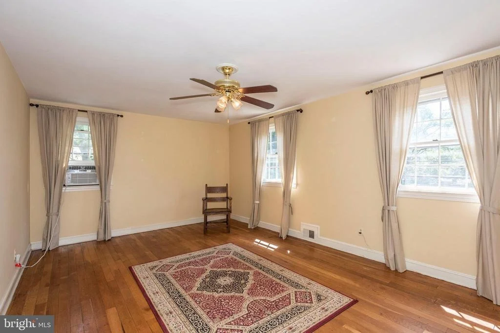 Photo of 1517 FOREST GLEN ROAD