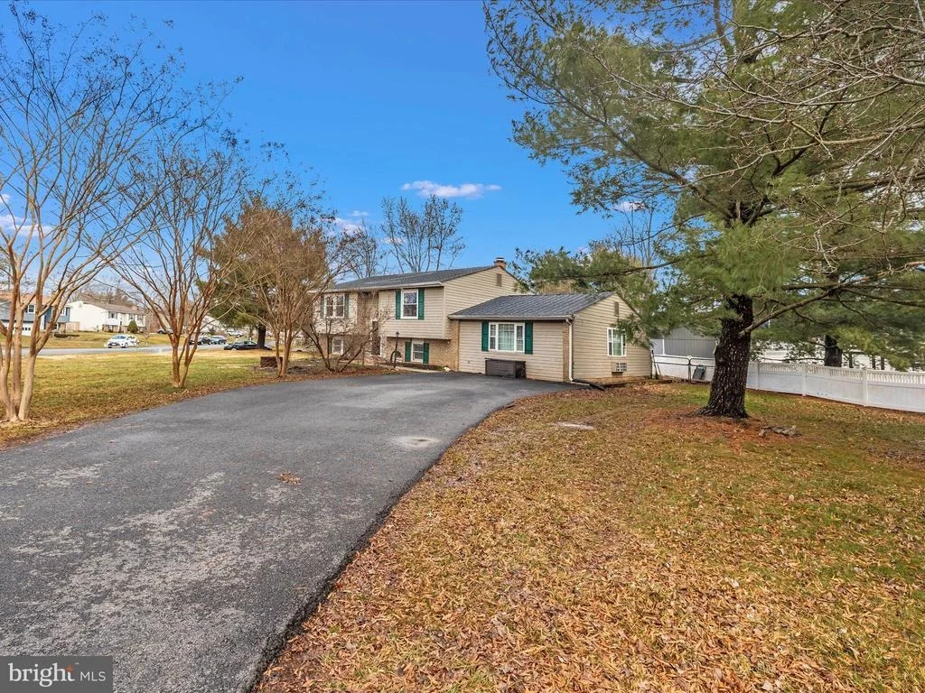Photo of 19017 WOOTTON AVENUE