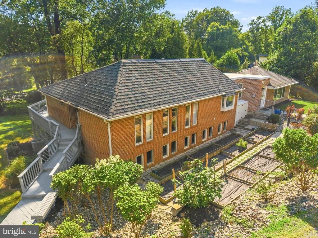 Photo of 9416 HOLBROOK LANE