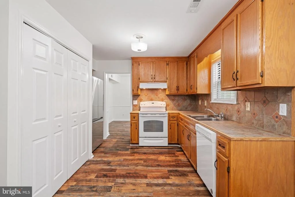 Photo of 2309 MAPLEWOOD DRIVE