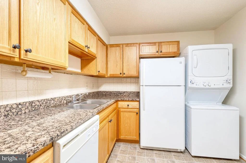 Photo of Unit 3920 at 15115 INTERLACHEN DRIVE
