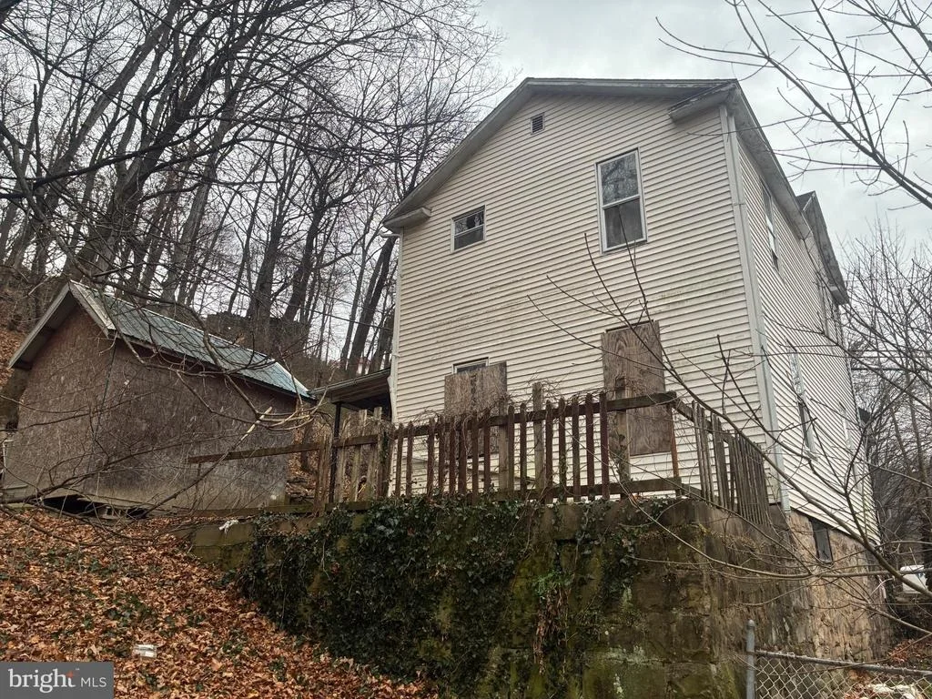 Photo of 107 OAKVIEW DRIVE