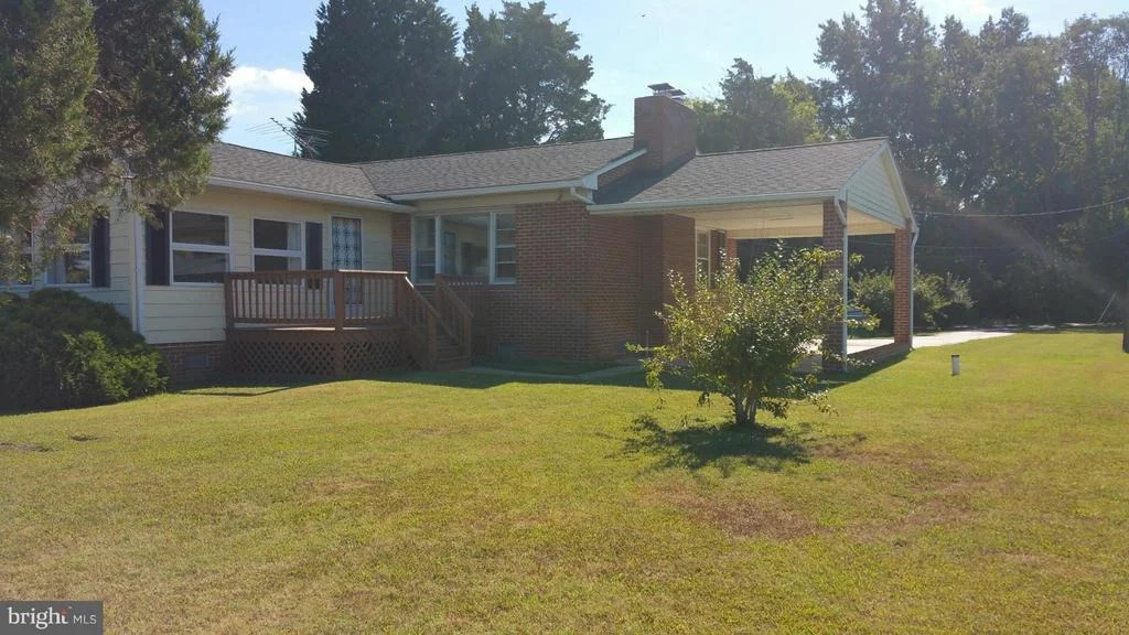 Photo of 20545 WATERLOO LANE