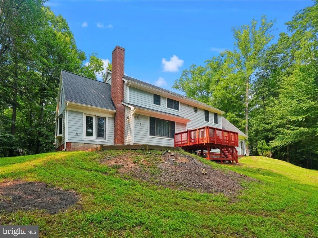 Photo of 8253 HONEYSUCKLE ROAD