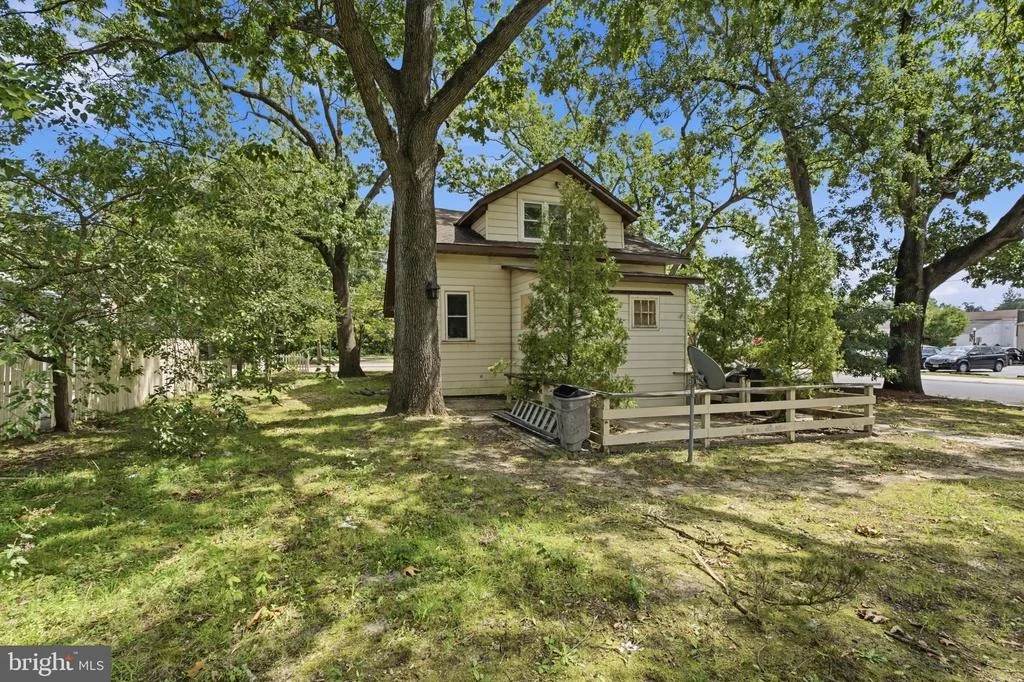 Photo of 620 ERIAL ROAD