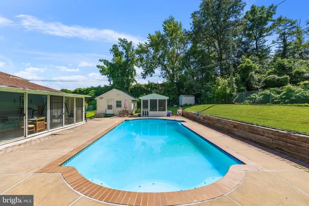 Photo of 5608 HUNTSMOOR ROAD