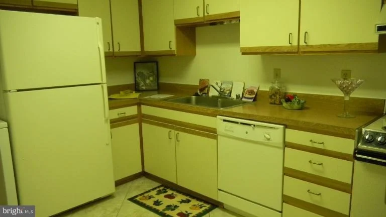 Photo of Unit 3608 at 15115 INTERLACHEN DRIVE