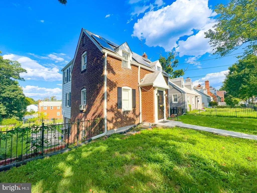 Photo of 1106 45TH PLACE SE