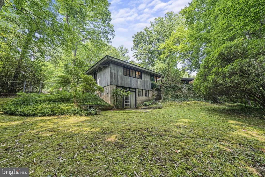 Photo of 2 BUTTONWOOD LANE