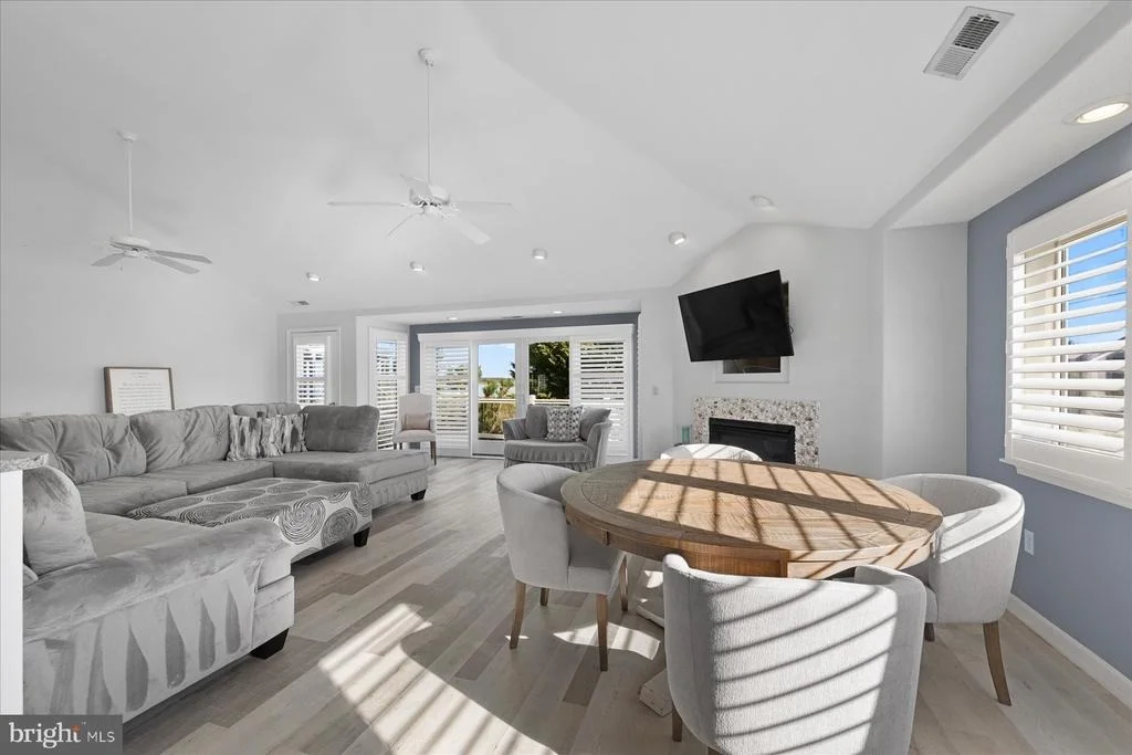 Photo of 36764 BAYSIDE DRIVE