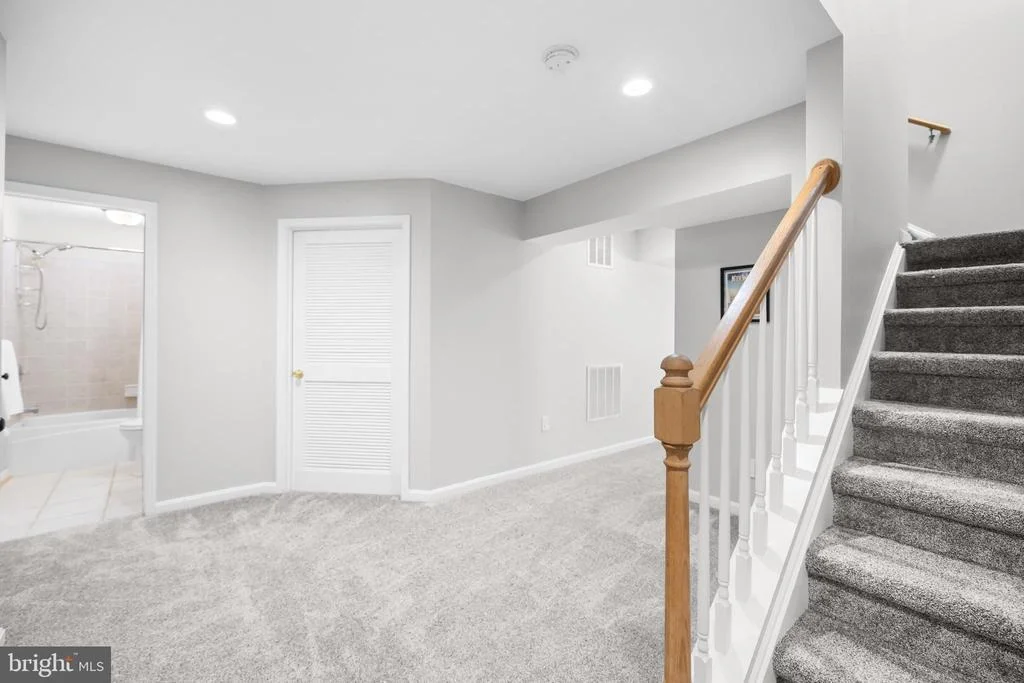Photo of 6909 TANGLEWOOD DRIVE
