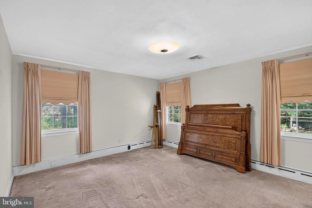 Photo of 10600 GREENACRES DRIVE