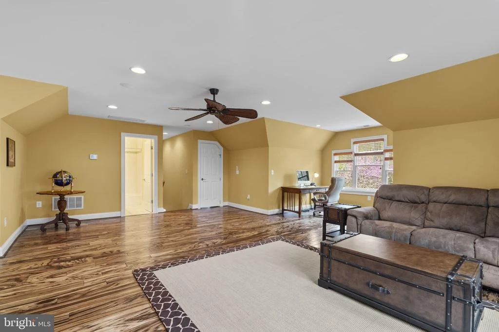 Photo of 370 EAGLE HILL ROAD
