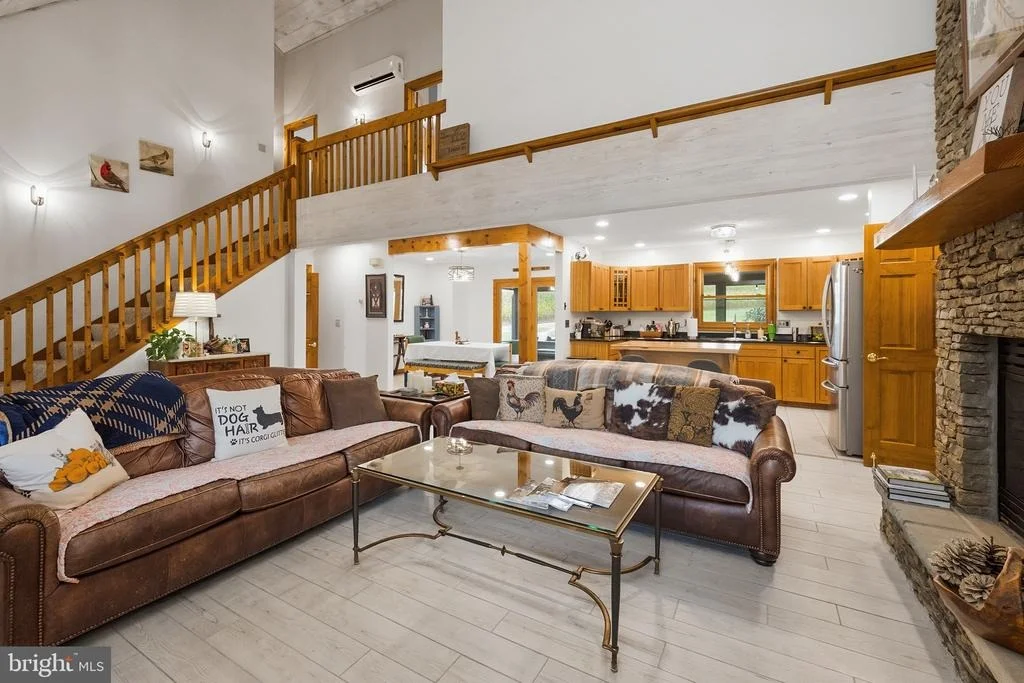 Photo of 607 PIN OAK CIRCLE