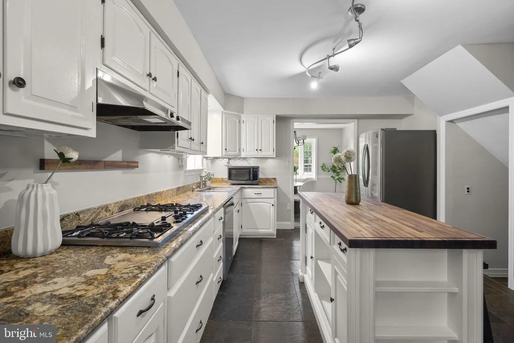 Photo of 1111 MEURILEE LANE