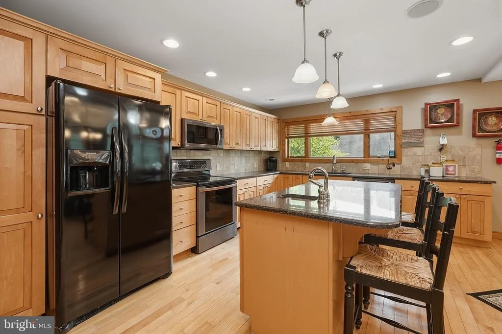 Photo of 250 LAKE POINTE DRIVE