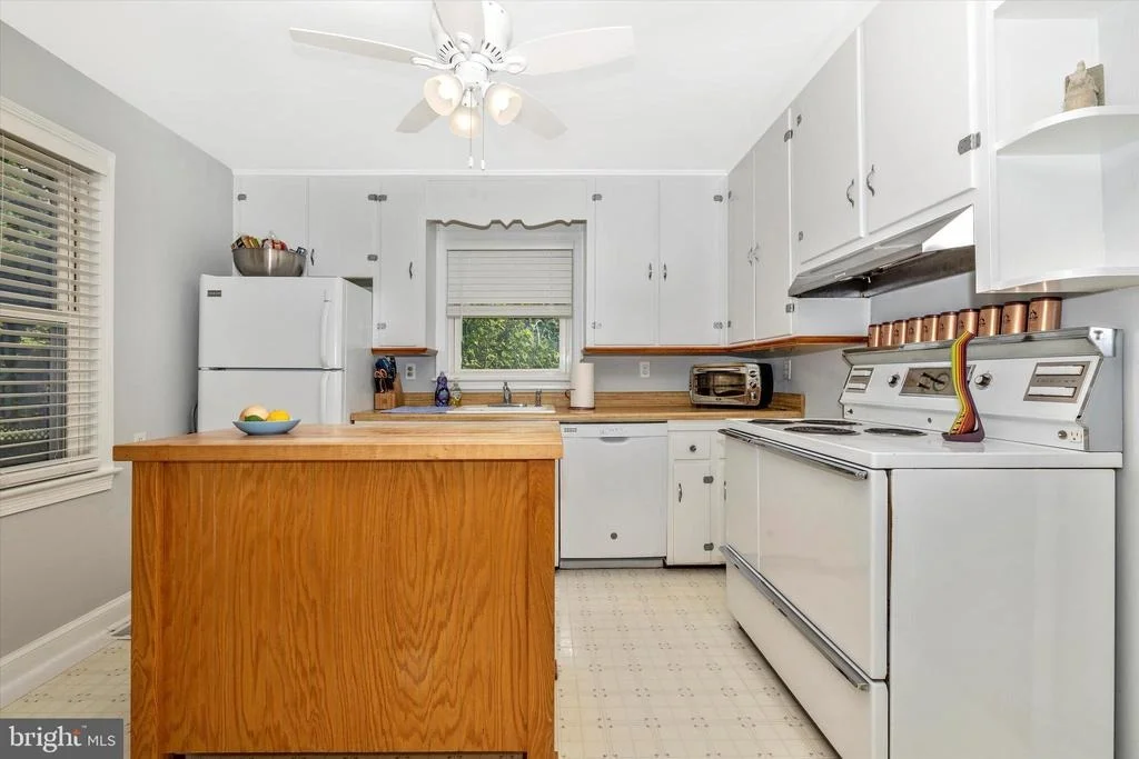 Photo of 25216 OAK DRIVE