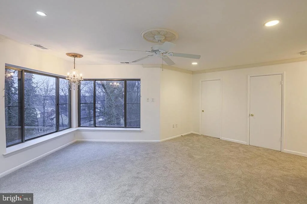 Photo of Unit 405D at 3041 FALLSTAFF ROAD